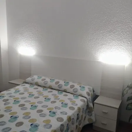 Piso Céntrico Con Balcón En Apartamento