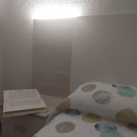 Piso Céntrico Con Balcón En Apartamento Santoña