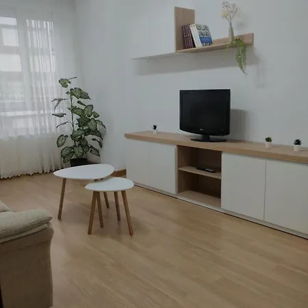 Piso Centrico Con Balcon En * Santoña