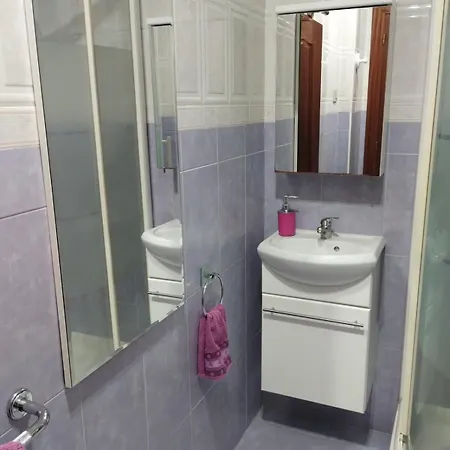 Piso Céntrico Con Balcón En