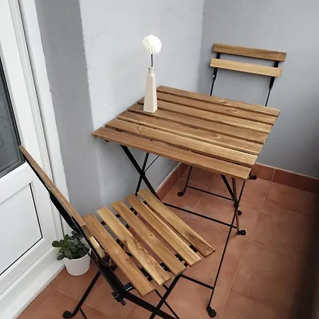 Piso Céntrico Con Balcón En Apartamento Santoña