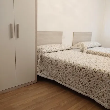 Piso Centrico Con Balcon En Santona