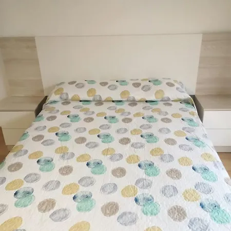 Piso Céntrico Con Balcón En *