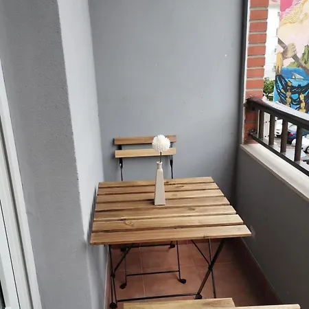 Piso Céntrico Con Balcón En Apartamento Santoña