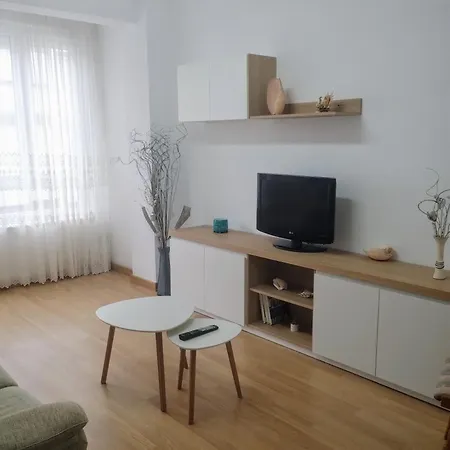 Piso Centrico Con Balcon En Santoña