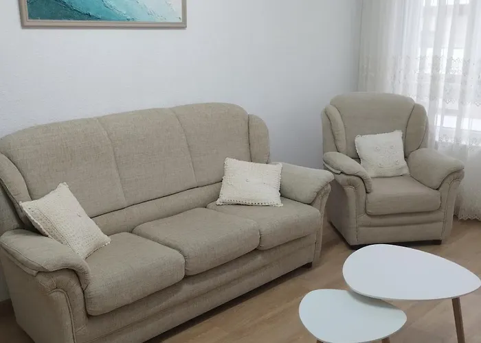 Piso Centrico Con Balcon En * Santoña