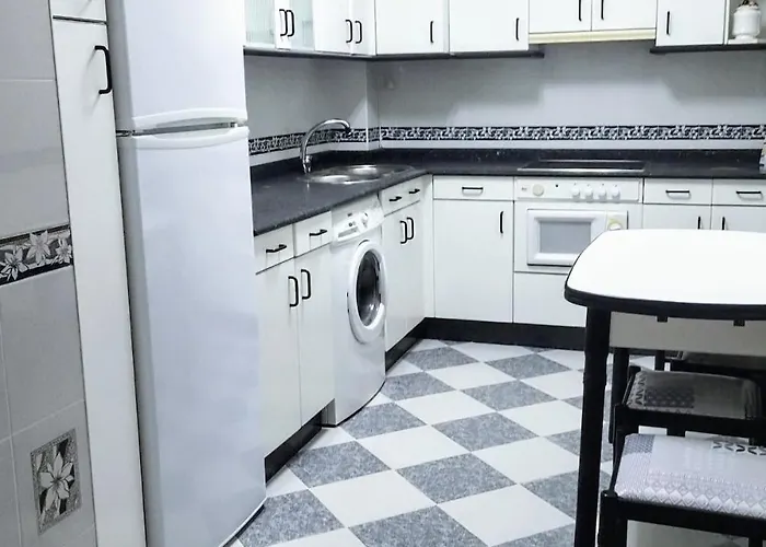 Piso Centrico Con Balcon En 公寓 Santoña